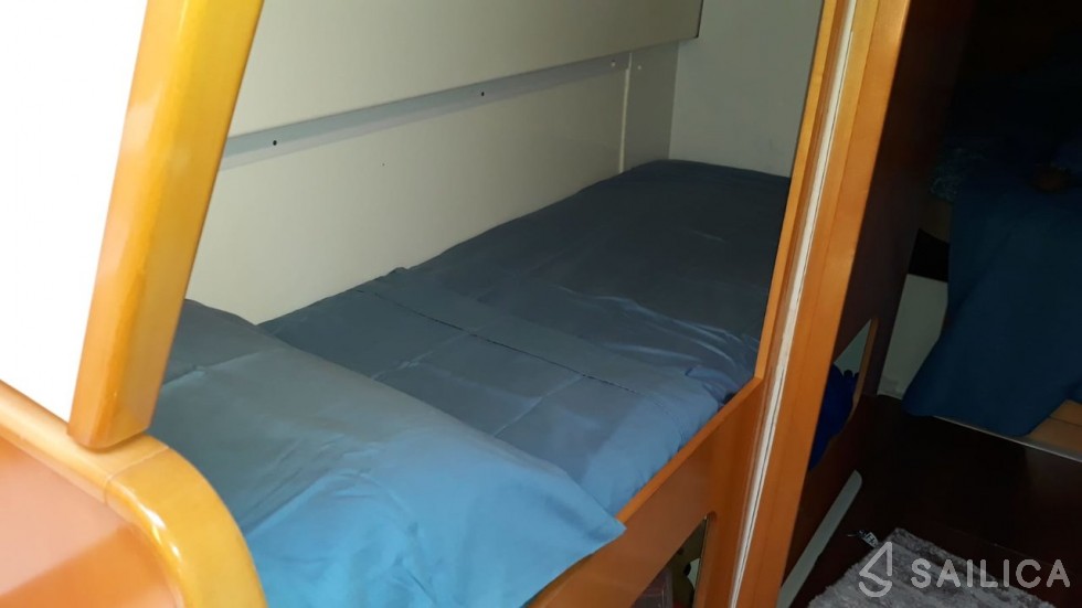 Salina 48 - Yacht Charter Sailica