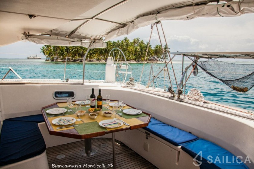 Nautitech 44 - Yacht Charter Sailica
