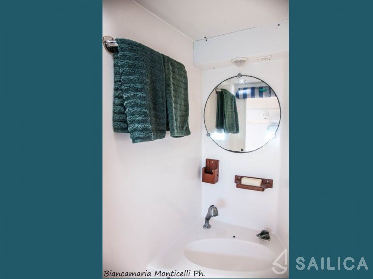 Nautitech 44 - Yacht Charter Sailica