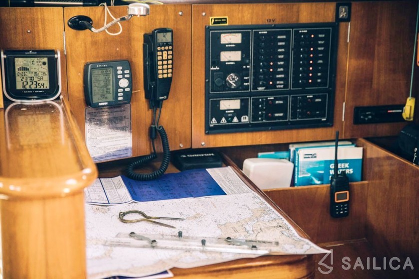 Oceanis 411 Clipper - Yacht Charter Sailica