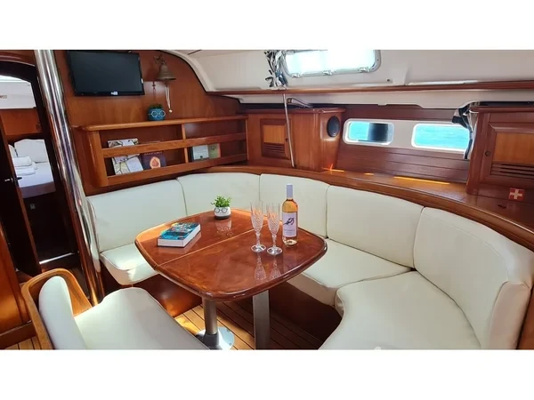 Oceanis 411 Clipper - Yacht Charter Sailica
