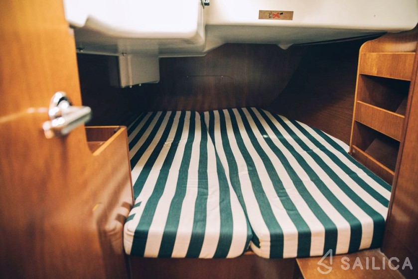 Oceanis 411 Clipper - Yacht Charter Sailica