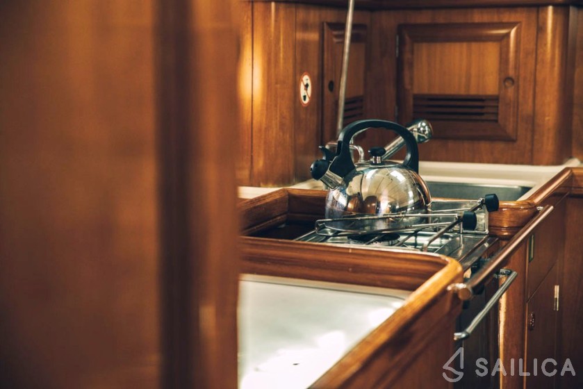 Oceanis 411 Clipper - Yacht Charter Sailica