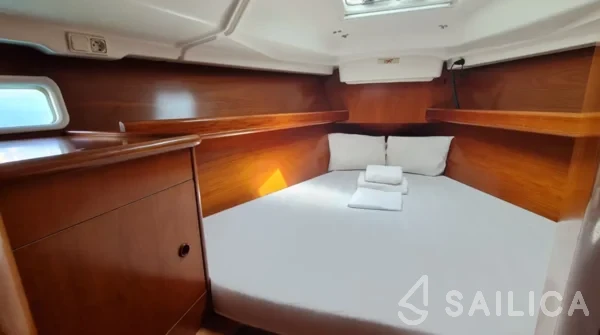 Oceanis 411 Clipper - Yacht Charter Sailica