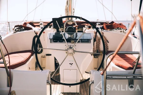 Oceanis 411 Clipper - Yacht Charter Sailica