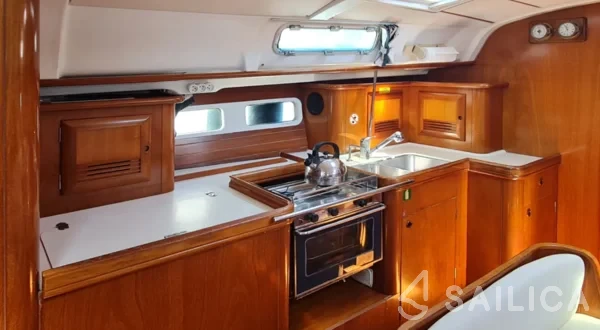 Oceanis 411 Clipper - Yacht Charter Sailica
