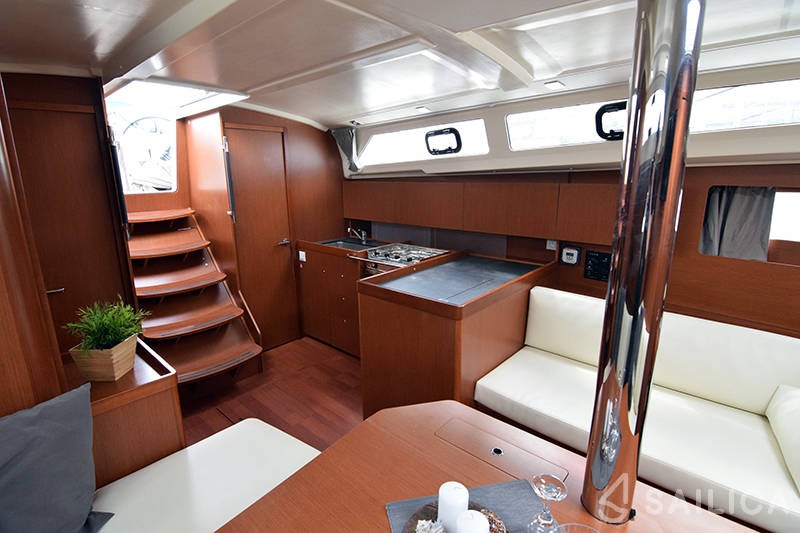 Oceanis 41.1 - Yacht Charter Sailica