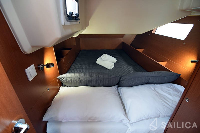 Oceanis 41.1 - Yacht Charter Sailica