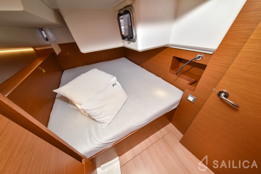 Sun Odyssey 490 - Yacht Charter Sailica