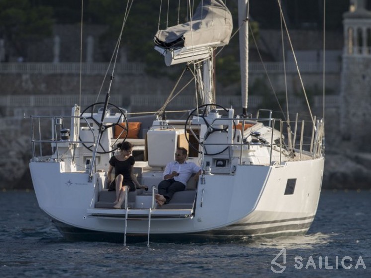 Jeanneau 54 - 6 cab. - Yacht Charter Sailica