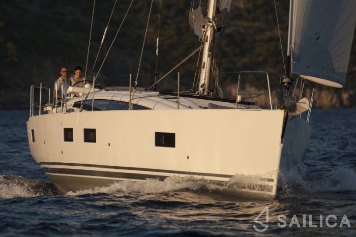 Jeanneau 54 - 6 cab. - Yacht Charter Sailica