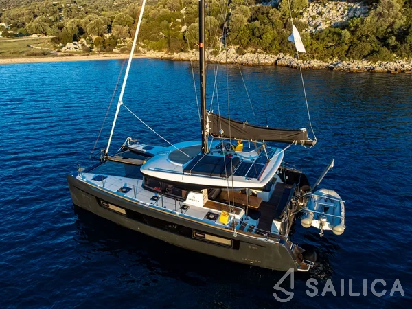 Lagoon 40 - Yacht Charter Sailica