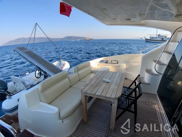 Azimut 55 - Yacht Charter Sailica