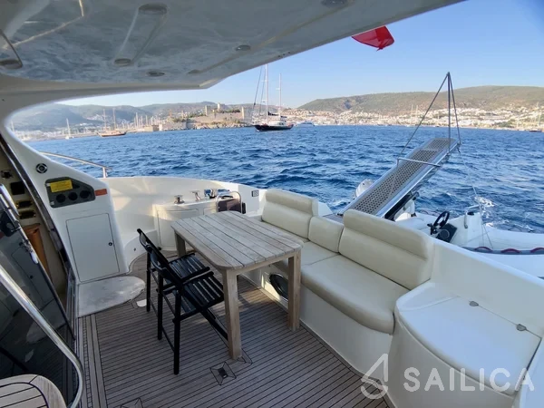 Azimut 55 - Yacht Charter Sailica