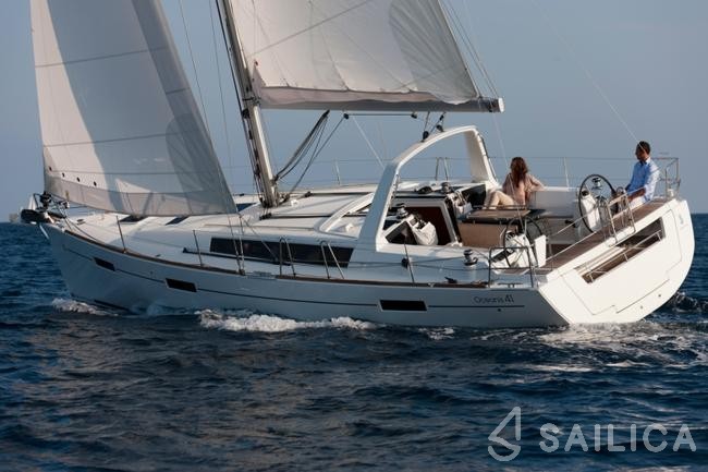 Oceanis 41.1 - Yacht Charter Sailica