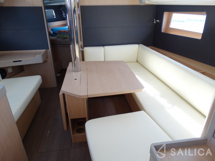 Oceanis 41.1 - Yacht Charter Sailica