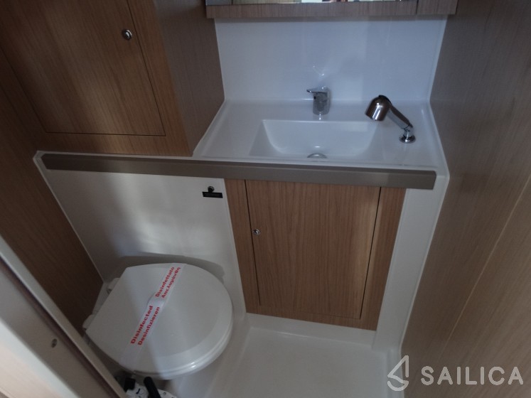 Oceanis 41.1 - Yacht Charter Sailica