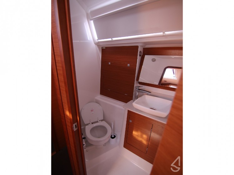 Dufour 460 GL - Yacht Charter Sailica