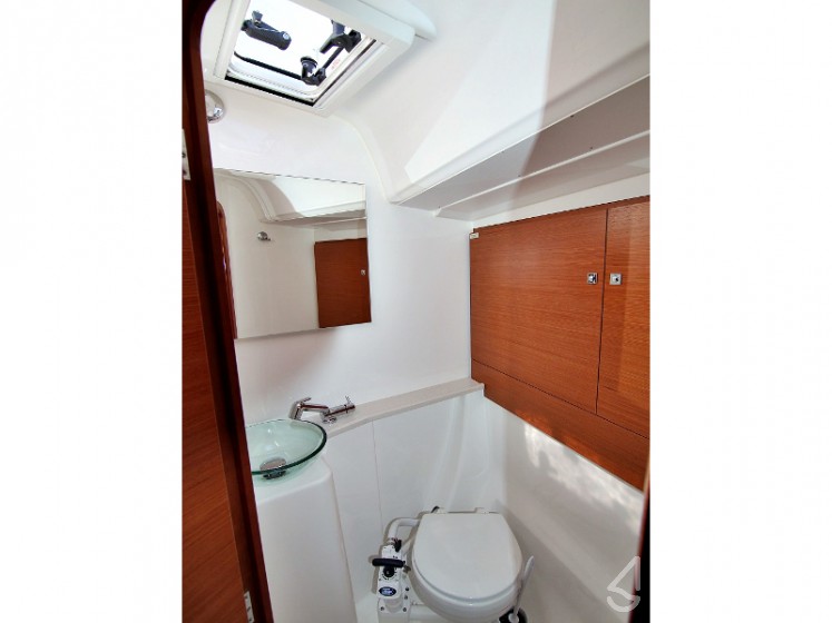 Dufour 460 GL - Yacht Charter Sailica