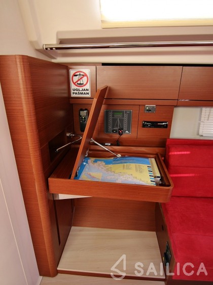 Hanse 418 - Yacht Charter Sailica