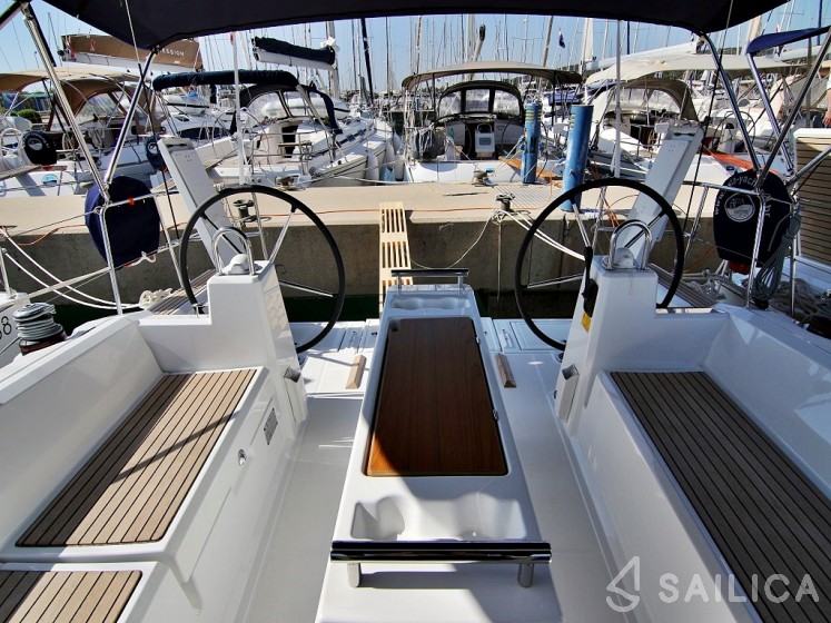 Hanse 418 - Yacht Charter Sailica