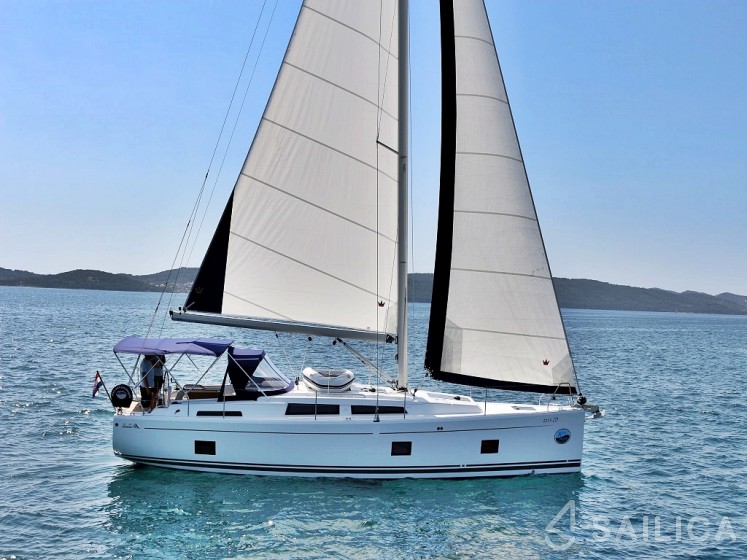 Hanse 418 - Yacht Charter Sailica