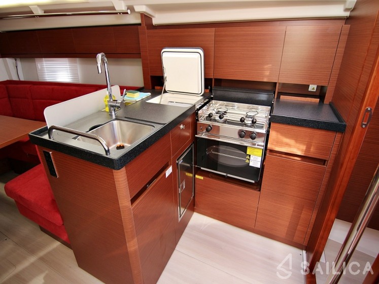 Hanse 418 - Yacht Charter Sailica