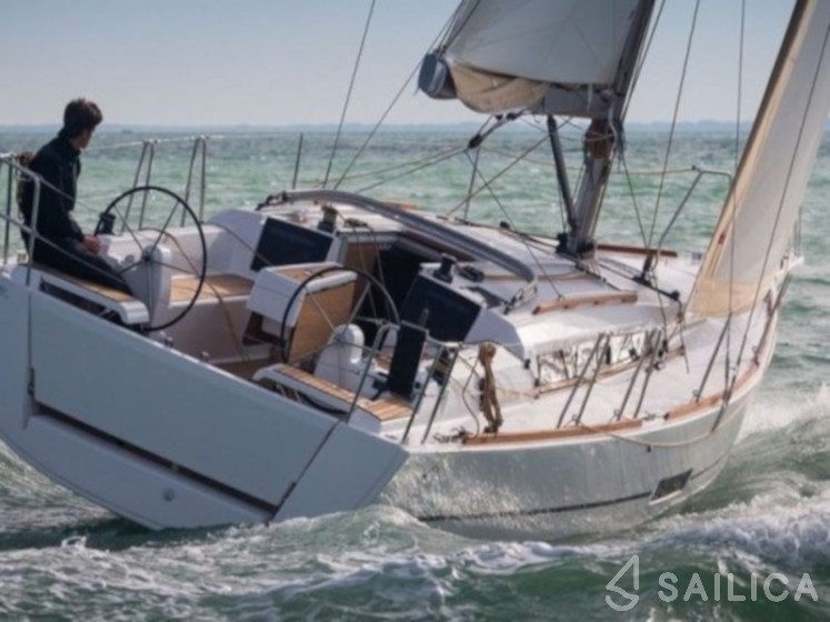 Dufour 360 GL - Yacht Charter Sailica