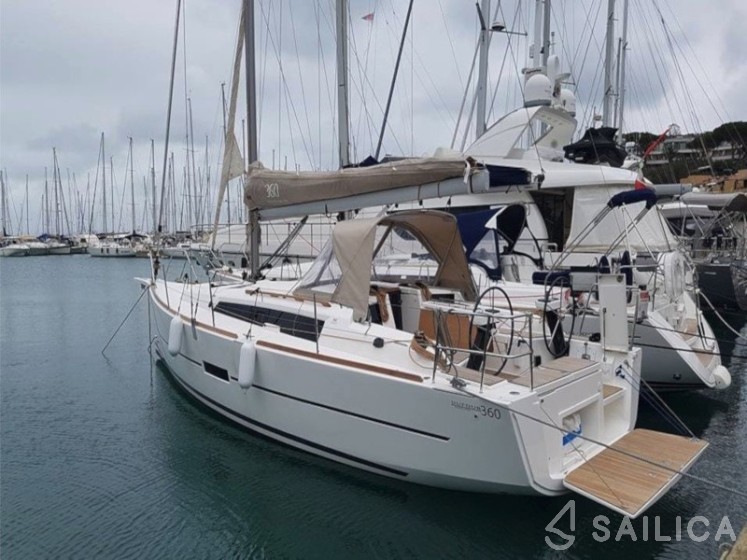 Dufour 360 GL - Yacht Charter Sailica