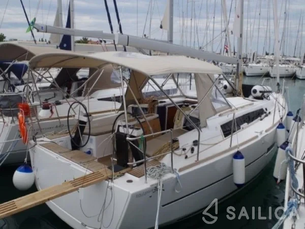 Dufour 360 GL - Yacht Charter Sailica