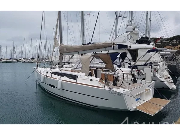 Dufour 360 GL - Yacht Charter Sailica