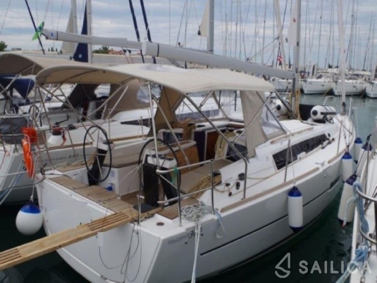 Dufour 360 GL - Yacht Charter Sailica