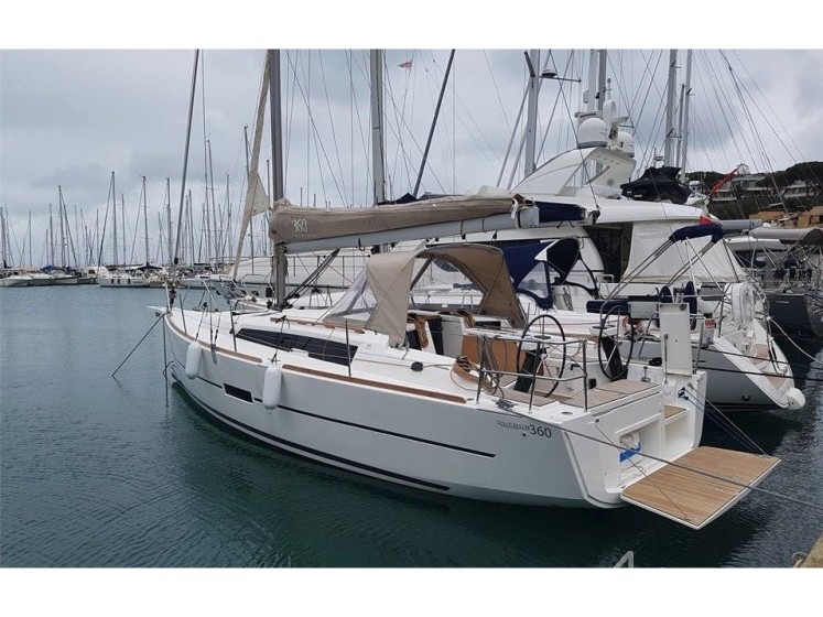 Dufour 360 GL - Yacht Charter Sailica