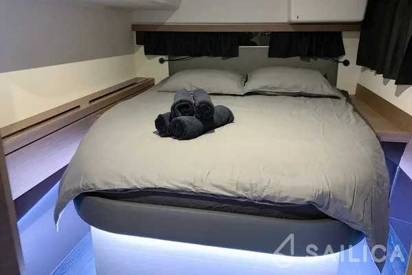 Lucia 40 - Yacht Charter Sailica