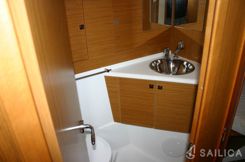 Sun Odyssey 44i - Yacht Charter Sailica