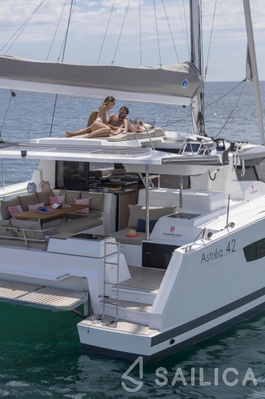 Astréa 42 - Yacht Charter Sailica