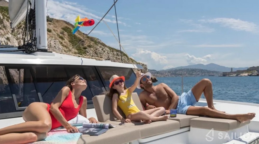 Astréa 42 - Yacht Charter Sailica