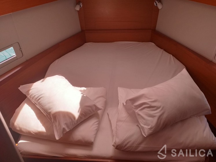 Dufour 430 - Yacht Charter Sailica