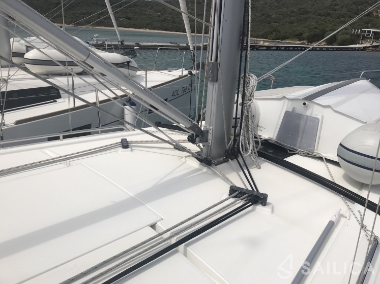 Oceanis 41.1 - Yacht Charter Sailica