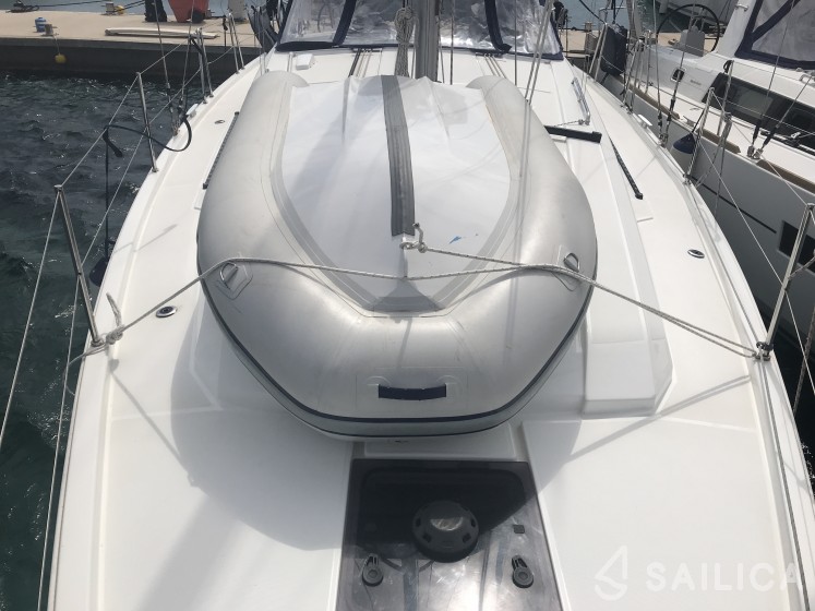 Oceanis 41.1 - Yacht Charter Sailica