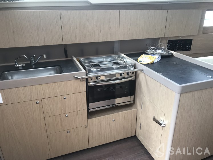 Oceanis 41.1 - Yacht Charter Sailica