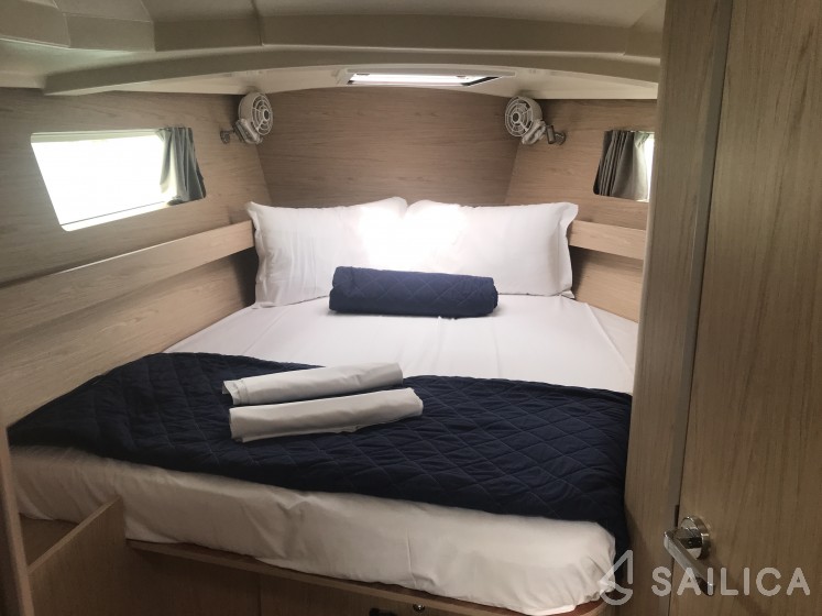 Oceanis 41.1 - Yacht Charter Sailica