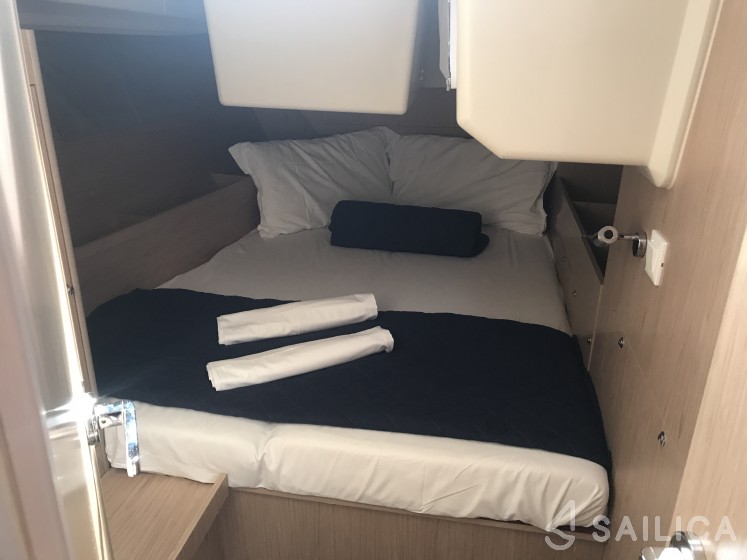 Oceanis 41.1 - Yacht Charter Sailica