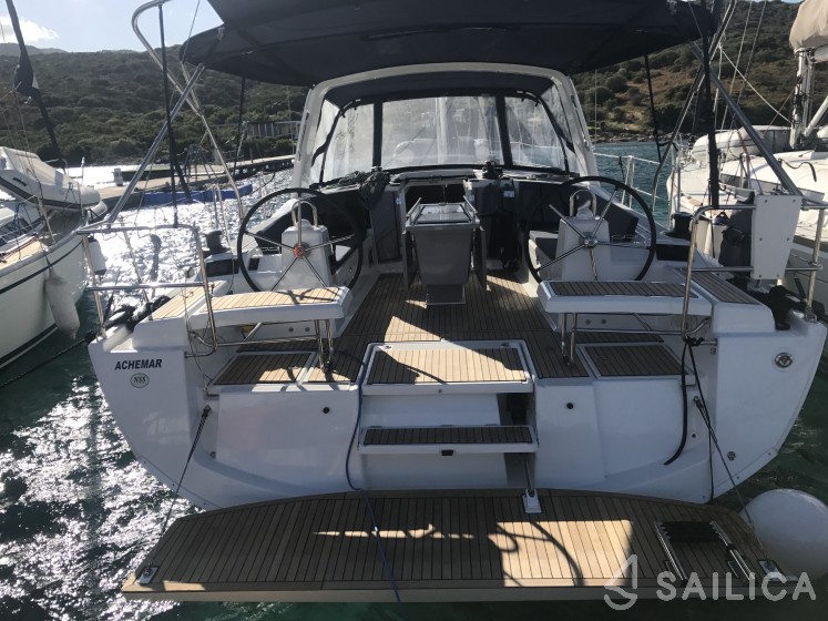 Oceanis 41.1 - Yacht Charter Sailica