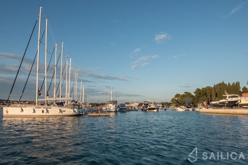Cap Camarat 5.5 WA S2 - Yacht Charter Sailica