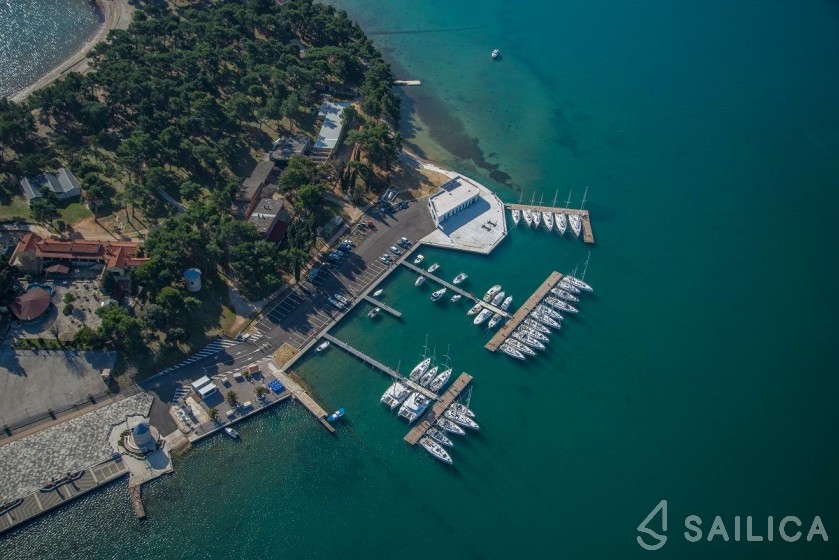 Cap Camarat 5.5 WA S2 - Yacht Charter Sailica