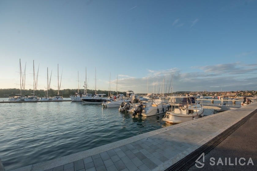 Cap Camarat 5.5 WA S2 - Yacht Charter Sailica