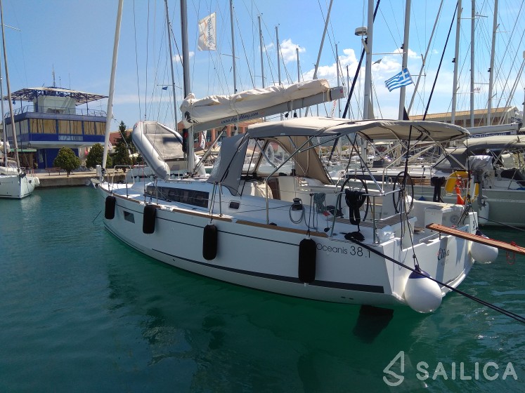 Oceanis 38.1 - Yacht Charter Sailica