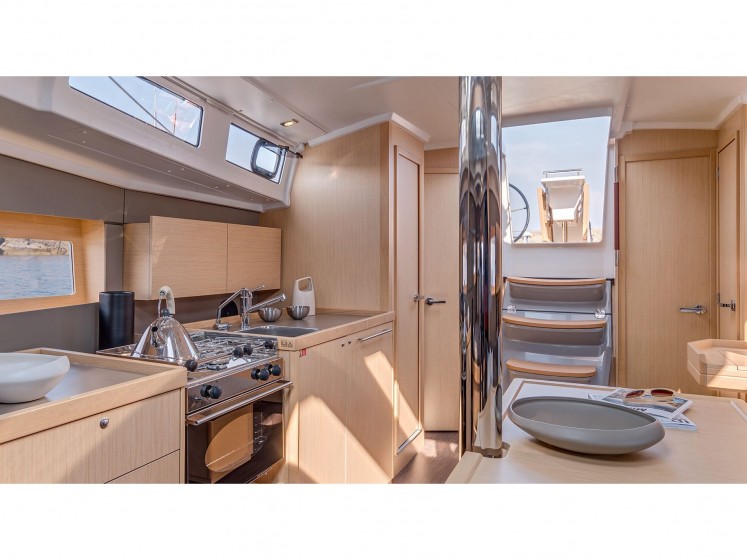 Oceanis 38.1 - Yacht Charter Sailica
