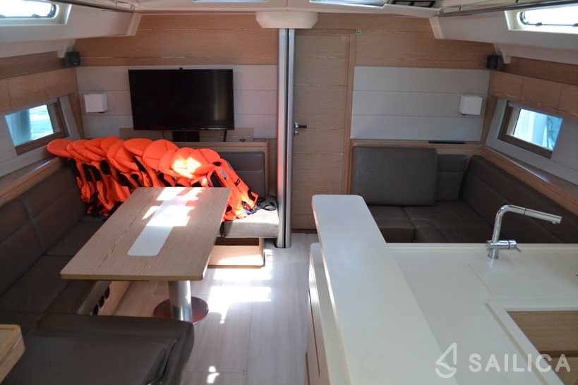 Hanse 588 - Yacht Charter Sailica
